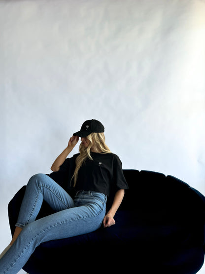 EMBROIDERED CROP TEE